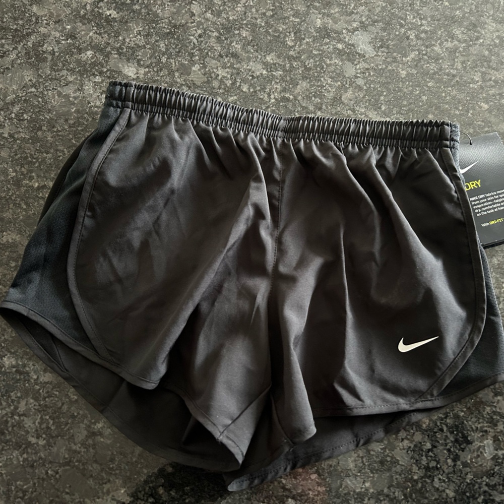 Nike girls M running shorts NWT